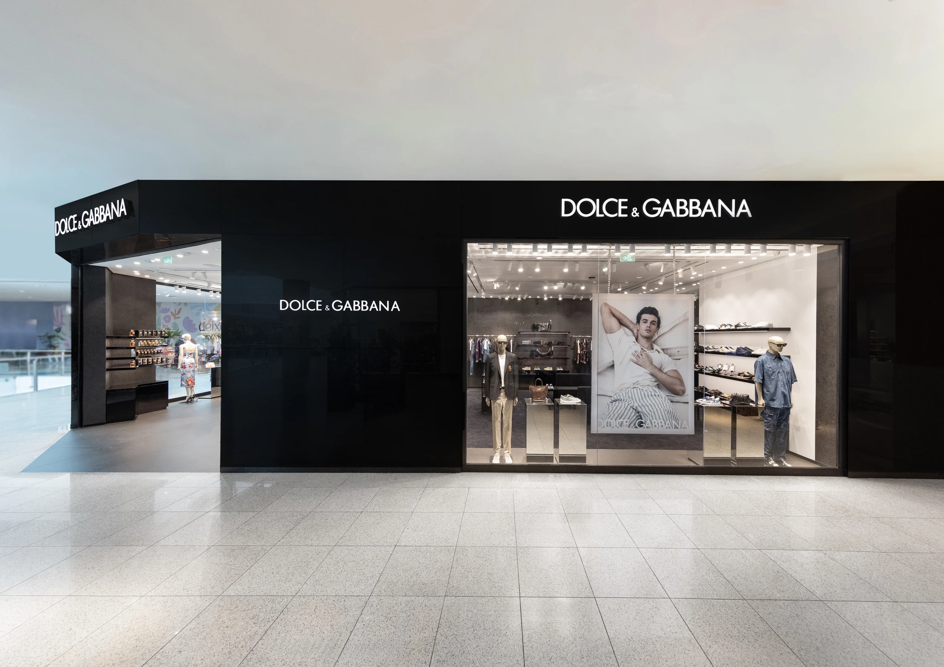 Foto da fachada da loja Doce & Gabbana.