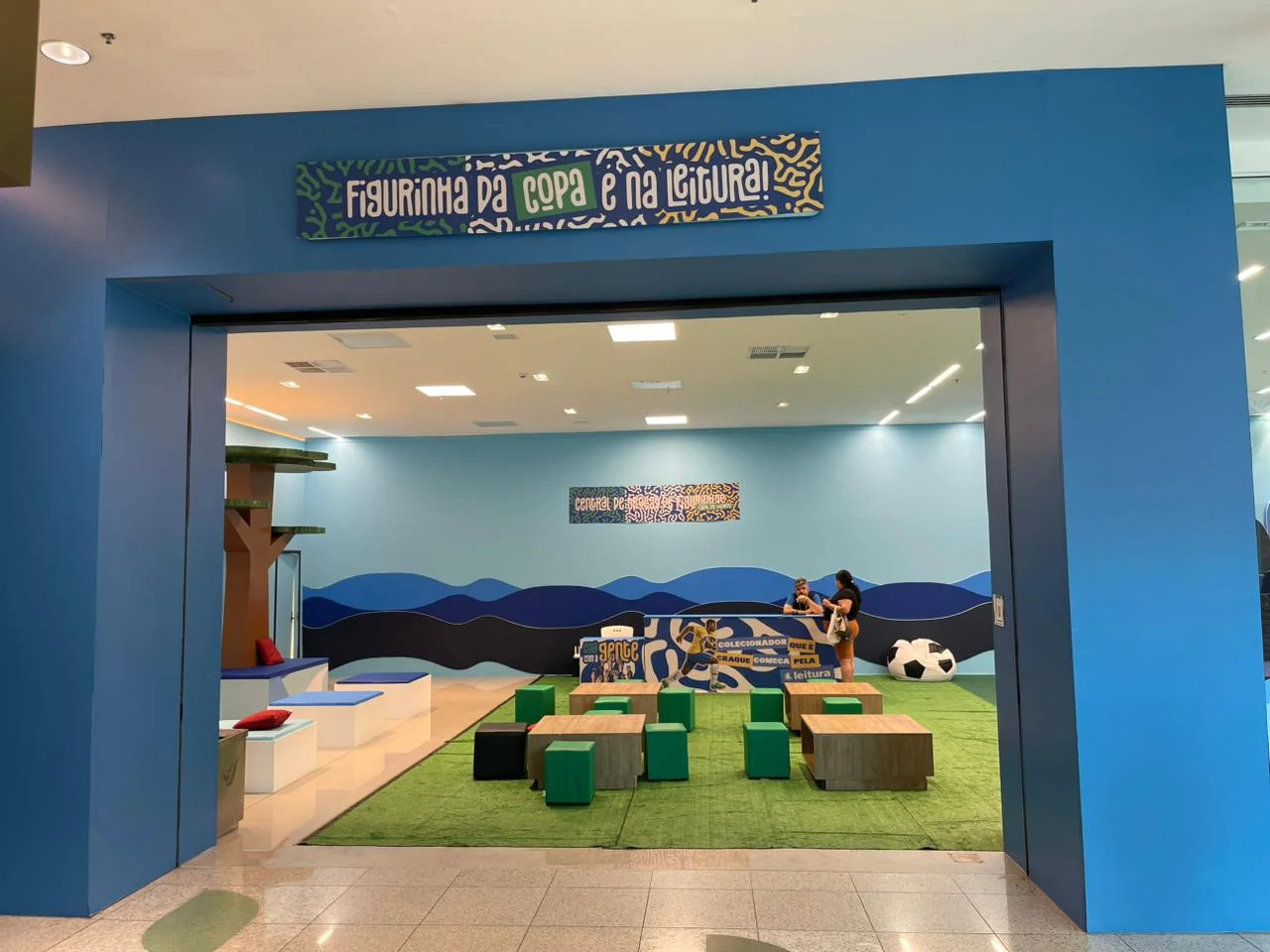 Salvador Shopping inaugura espaço para troca e venda do álbum da Copa